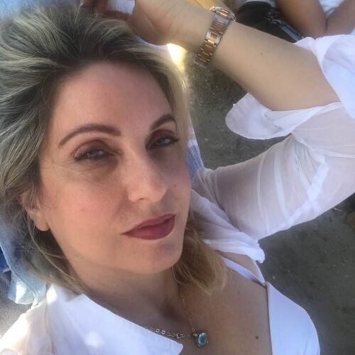 Très coquine, tu veux baiser?