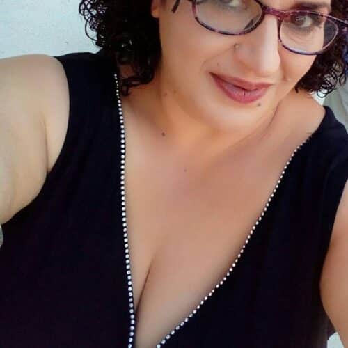 Soubrette nympho pour ménage à 3
