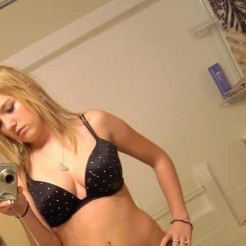 Charlotte, masseuse à temps partiel – prête à tout