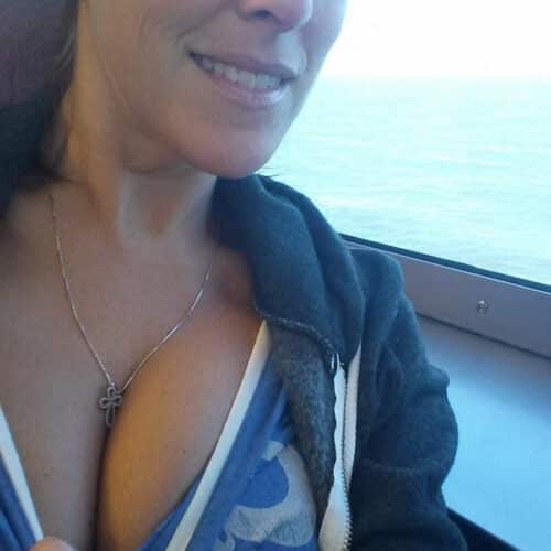 Je veux baiser et sucer ta bite